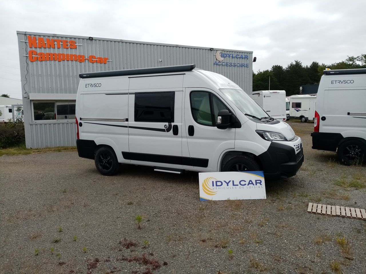 Camping-car ETRUSCO EQUIPEE PRET A PARTIR 540 CV.